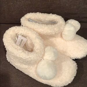 New with tags - American eagle bootie slippers